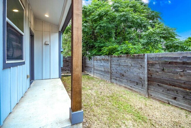 Building Photo - 7301 Providence Ave