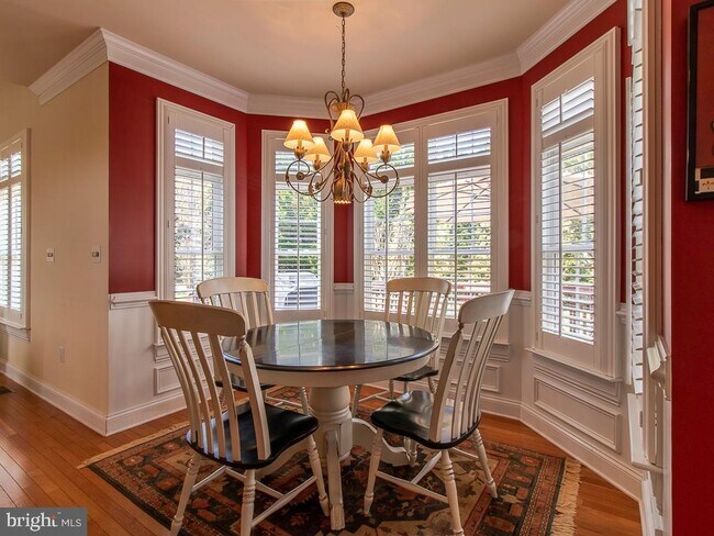 Building Photo - 10 Wellington Pl