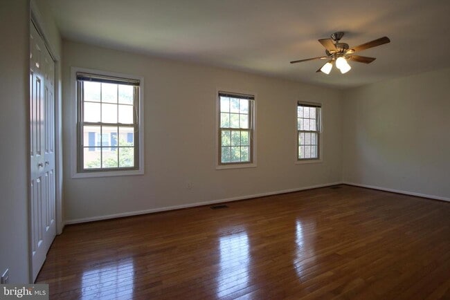 Building Photo - 436 N Park Dr