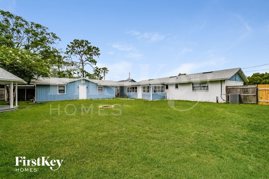 Building Photo - 3572 Fortuna Dr