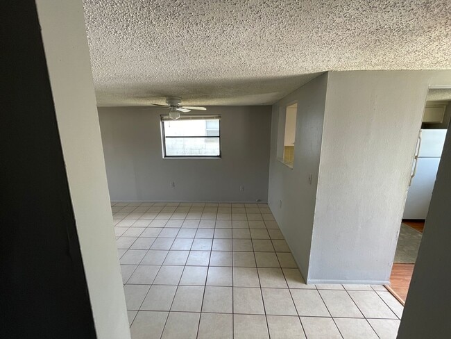 Building Photo - 2/1 in New Port Richey