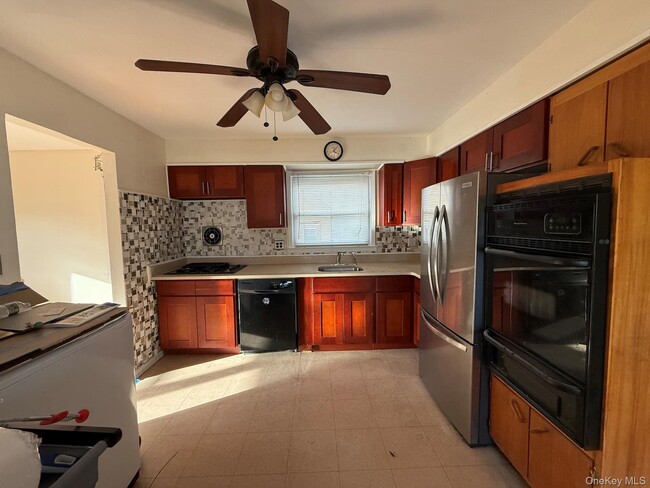 Building Photo - 1585 E 53rd St