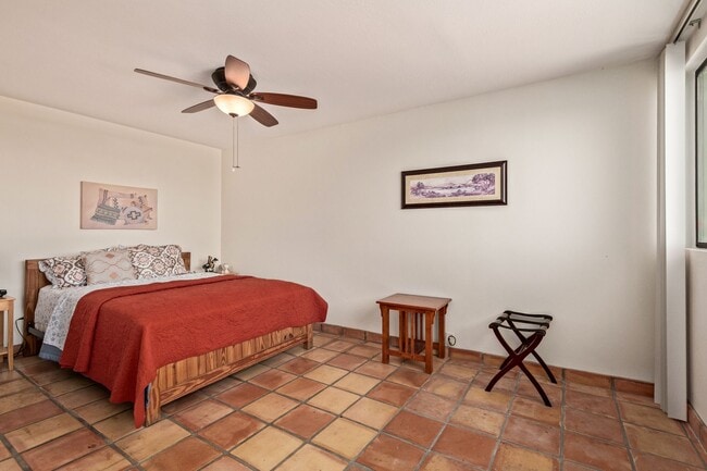 Building Photo - RESORT Style FULLY-FURNISHED Condo in Paradise Valley - 4 bedroom / 2.5 bath