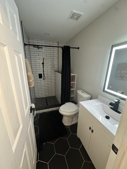 Second bathroom - 7881 Sheffield Dr