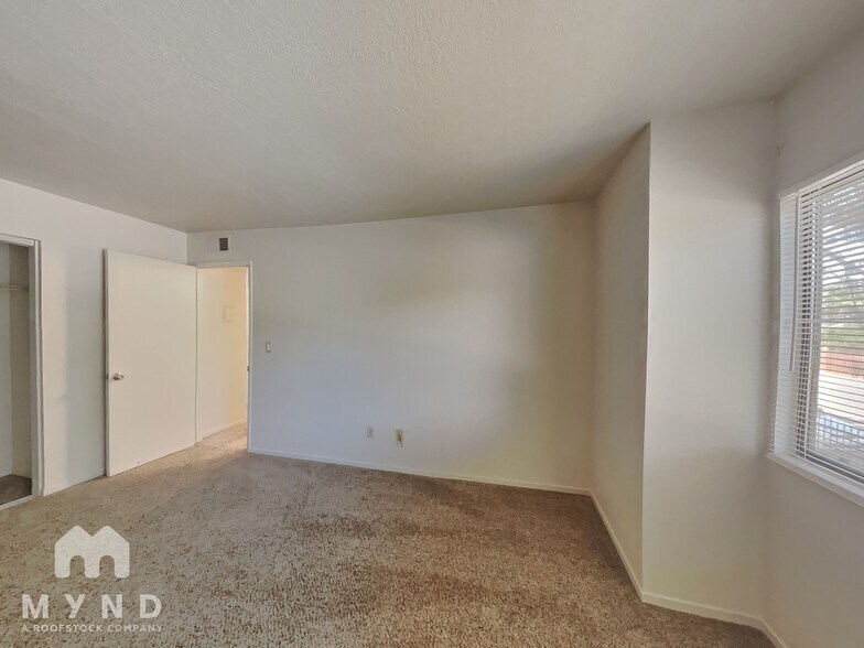 Building Photo - 2624 Sunny Slope Dr