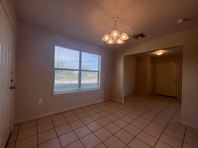 Building Photo - 10503 Hunters Pond