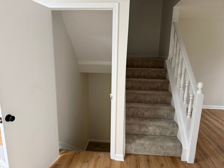 Building Photo - 951 Villa View Ct