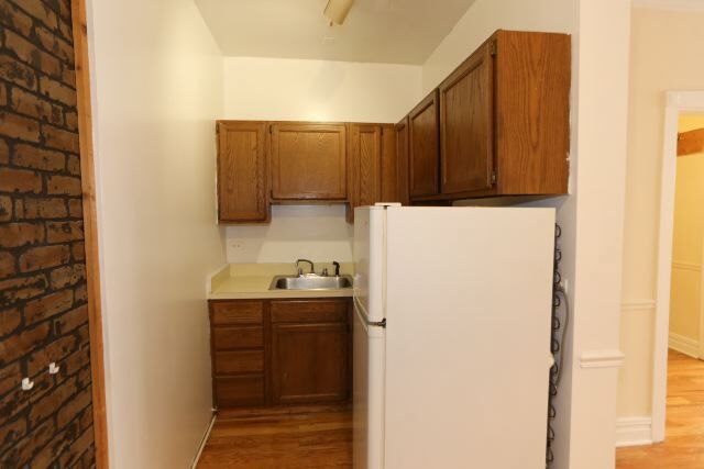 Building Photo - 516 W Melrose St