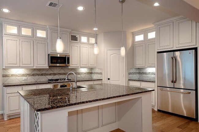 Building Photo - 8858 Van Allen Dr