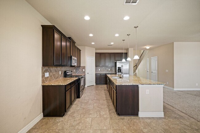 Building Photo - Immaculate Home in the Coveted Fairway Rid...