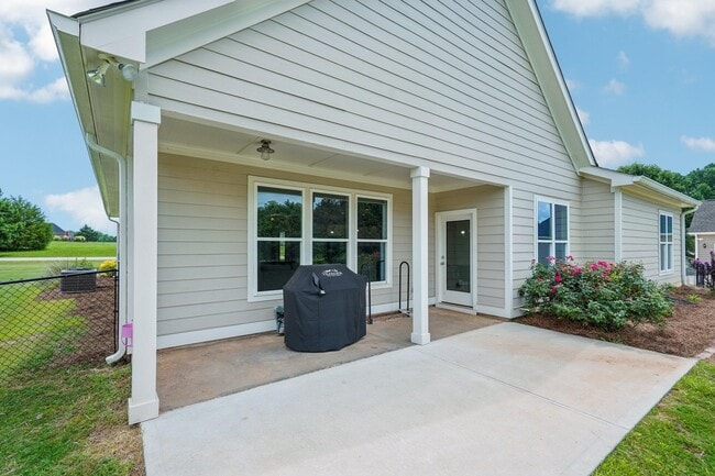 Building Photo - 202 Sage Ct