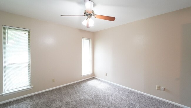 Building Photo - FOR LEASE! 2 Bedroom - 1 Bath - Upstairs U...