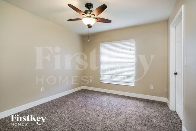 Building Photo - 419 Conlee St