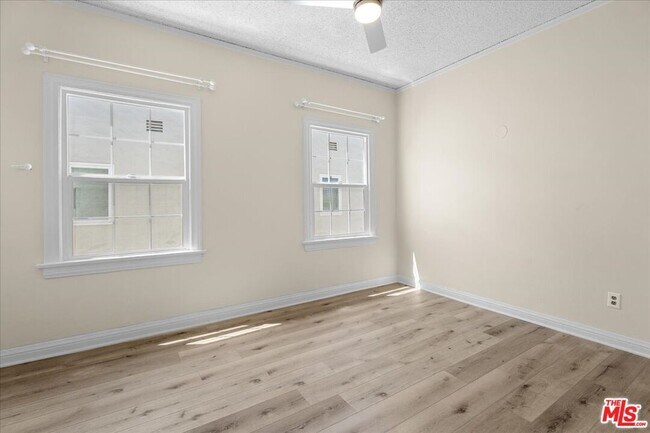 Building Photo - 429 N Gardner St