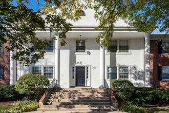 Building Photo - 1500 W Touhy Ave