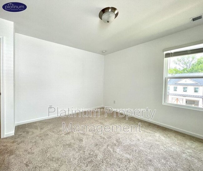 Building Photo - 5770 Thornton Dr
