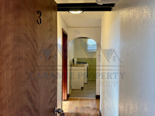 Building Photo - 1 Bedroom Apartment