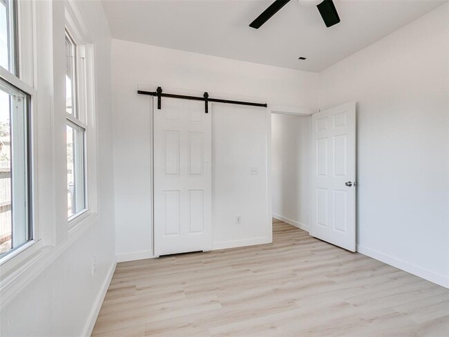 Building Photo - 1215 NW 8th St