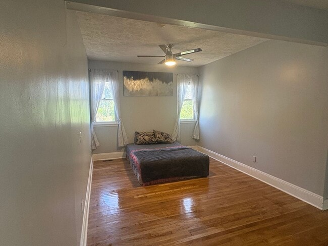 Building Photo - 5BR/2.5 Bath in Prime 12 South | Park-Facing | Two Sunrooms | Walkable Luxury Living