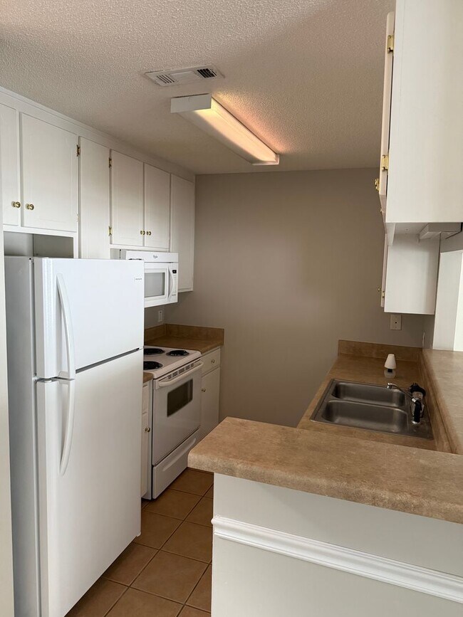 Building Photo - 160 N Spring View Dr