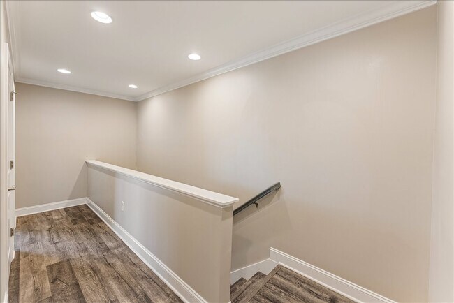 Building Photo - 420 Flt Rdg Wy