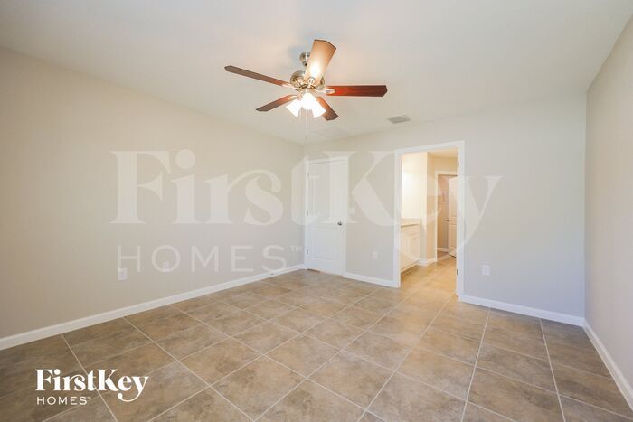 Building Photo - 623 Lindbergh Wy