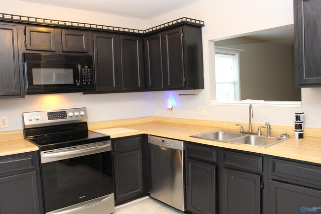 Building Photo - 364 Oakland Rd