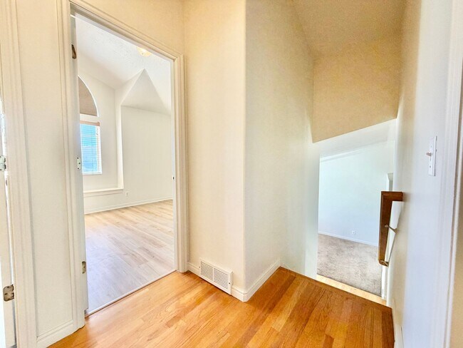Building Photo - 717 E Hundley Hvn Cir