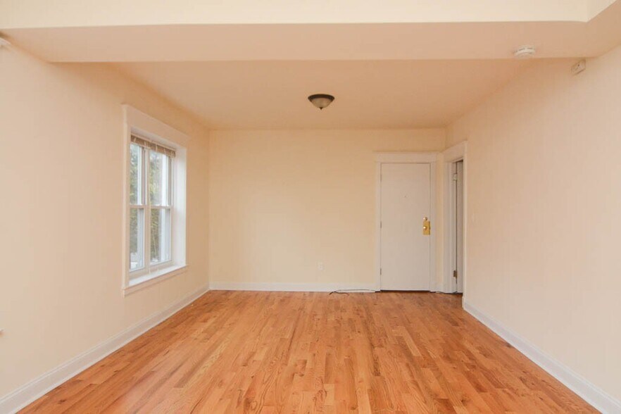 Building Photo - 3211 W Pierce Ave