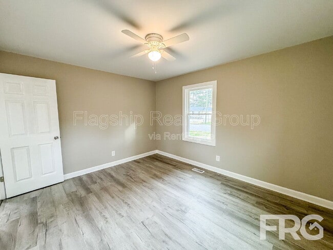 Building Photo - 530 Hillcrest Ave