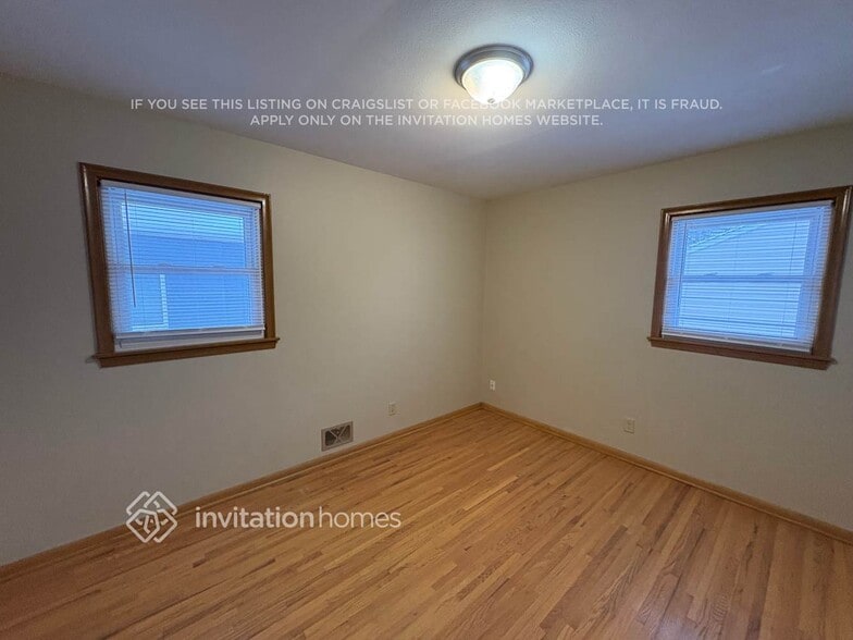 Building Photo - 4240 6th St NE