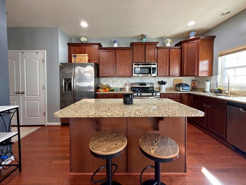 Building Photo - 2711 Coppersmith Pl