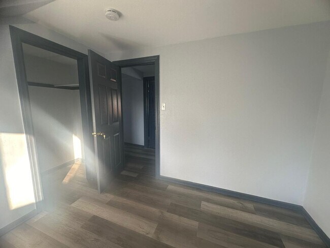 Building Photo - Move in Special!!! NEWLY UPDATED 3 B!EDROO...