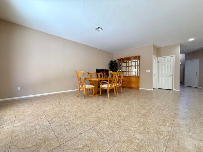 Building Photo - 2-Story Home  3 bedroom 2.5 bath in Gated Southern Highlands