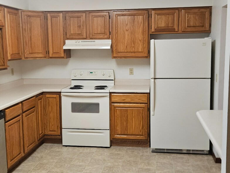 Building Photo - 1555 Vista Ridge Dr