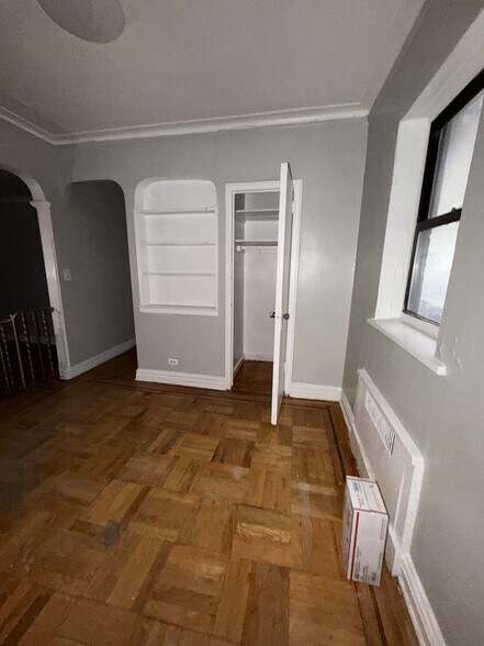 Building Photo - 253 E 181st St