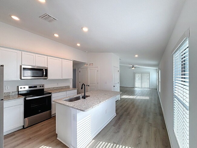 Building Photo - 1270 Ahoy Ave