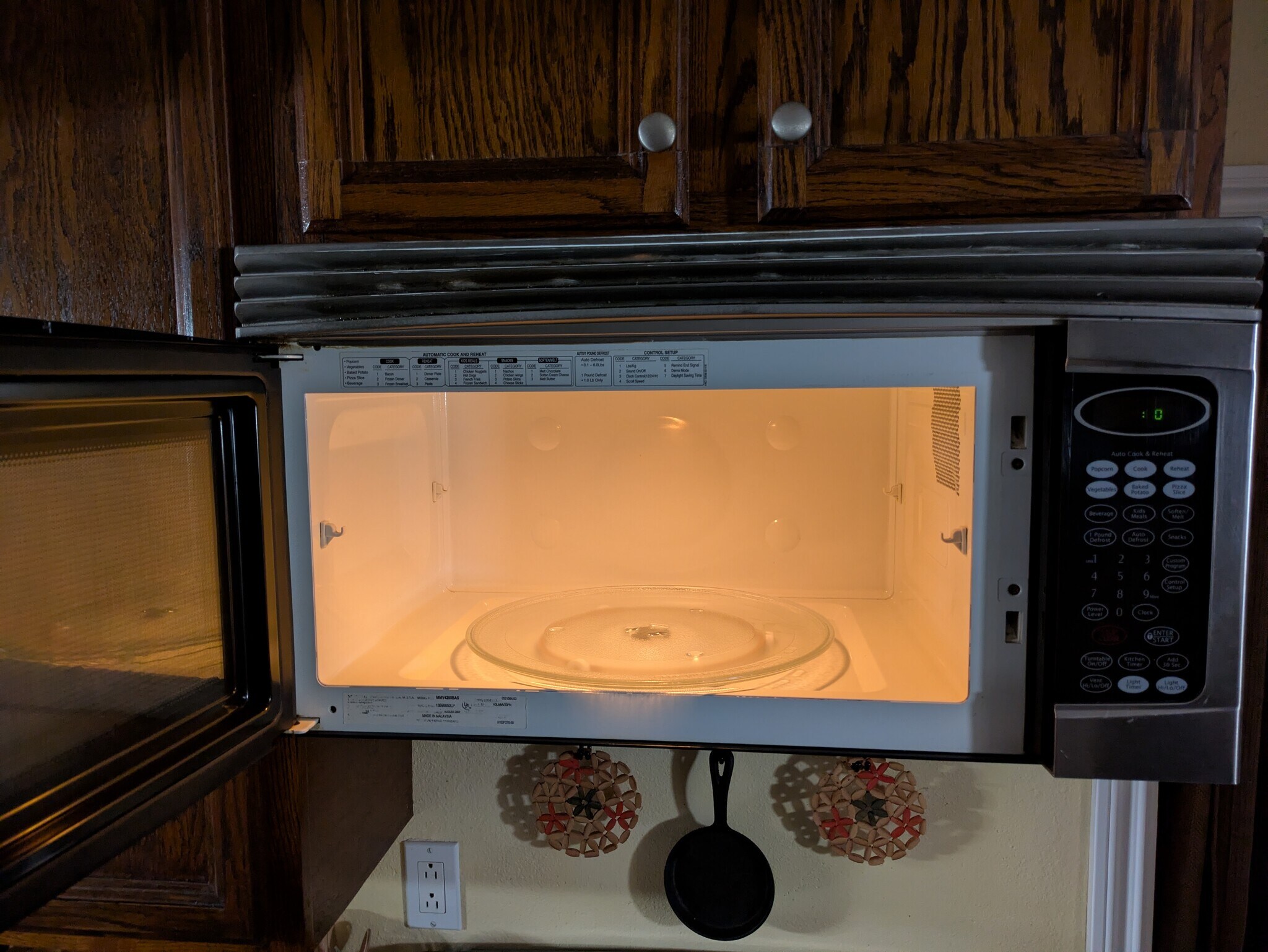 Microwave - 5762 Olvera Ave