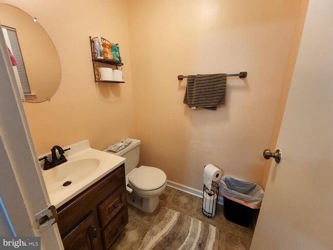 Building Photo - 2 Adam Ct