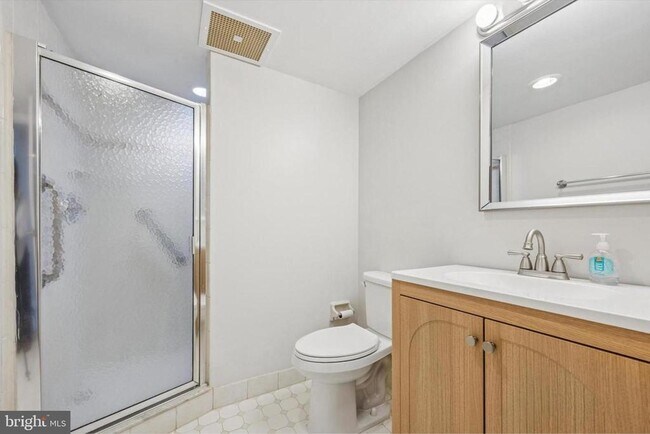 Building Photo - 800 Avondale Rd