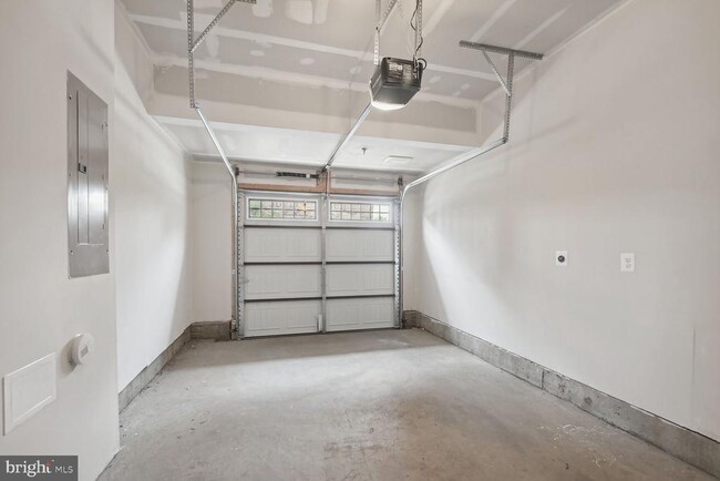 Building Photo - 45117 Kincora Dr