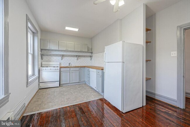 Building Photo - 1525 Tasker St