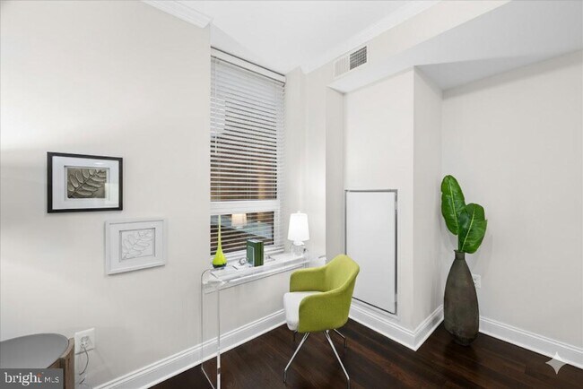 Building Photo - 4915 Hampden Ln