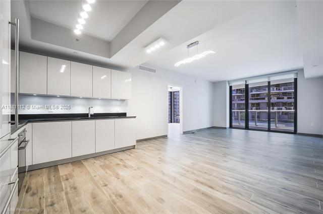 Building Photo - 1010 Brickell Ave