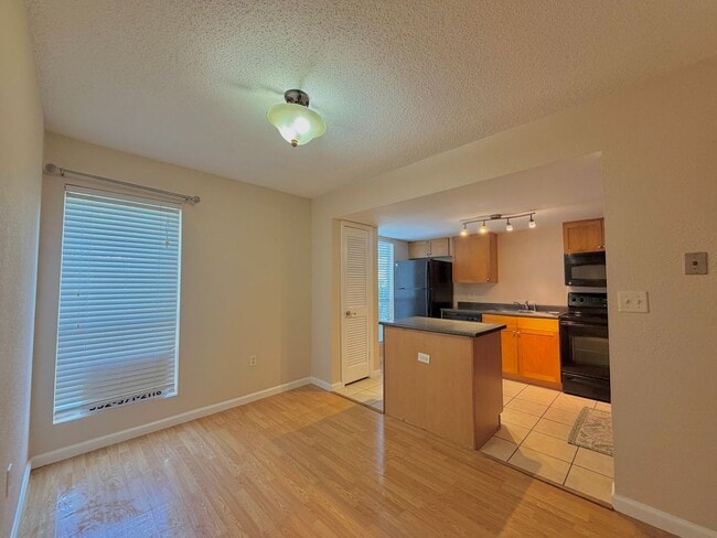 Building Photo - Modern 1/1 in Creeks Edge – First-Floor