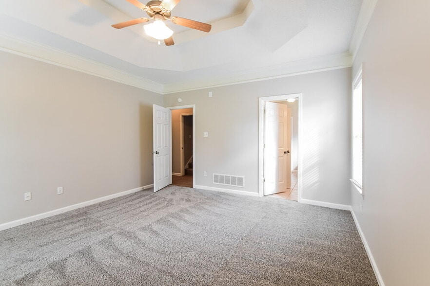 Building Photo - 1573 Golden Oaks Loop N