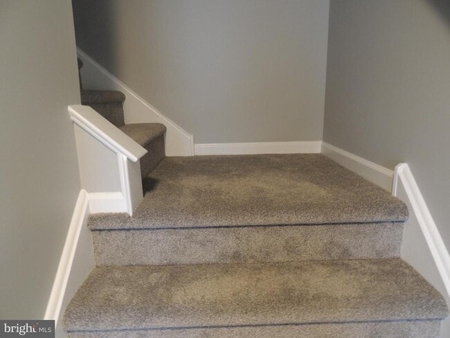 Building Photo - 404 Pinebrooke Cir