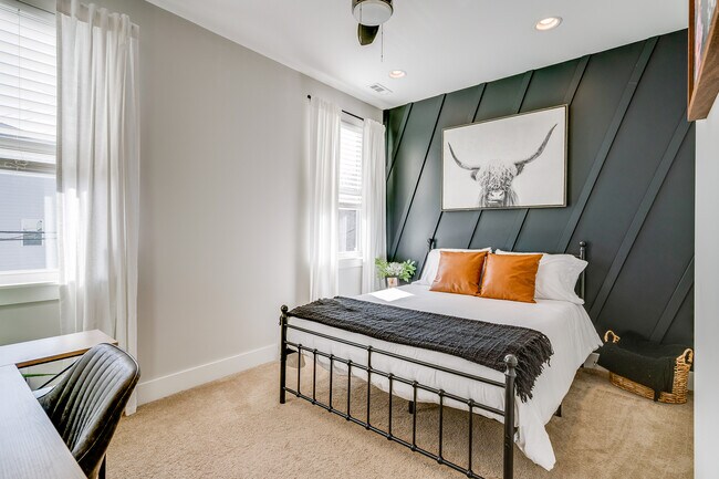 Building Photo - 717 Tral St