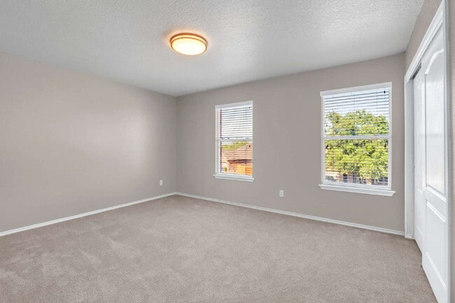 Building Photo - "2 WEEKS FREE! Spacious 4-Bedroom Sanctuary with 3 Full Baths and Solar Panels!"