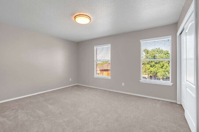 Building Photo - "Spacious 4-Bedroom Sanctuary with 3 Full ...